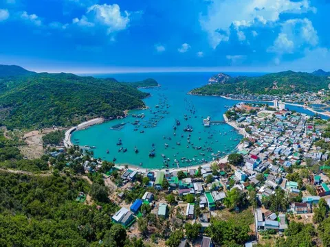 Nơi thuộc "vùng ít bão nhất Việt Nam" có khách sạn 6 sao đắt đỏ, sở hữu vườn quốc gia UNESCO công nhận