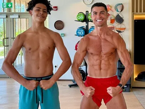 Kinh ngạc trước diện mạo con trai Ronaldo, 15 tuổi đã cao 1m85, cơ bắp không thua kém bố, hút luôn 18 triệu views
