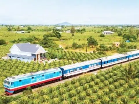 Cứ thuê bên ngoài sản xuất, rồi nhập về lắp ráp sẽ triệt tiêu ngành đường sắt