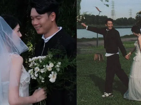 Thành Chung khoe bộ ảnh ngọt hơn đường với nàng WAG xinh nhất làng bóng Việt, 7 năm yêu vẫn một ánh mắt si tình