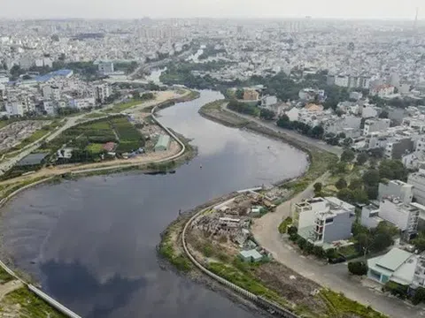 Thi công ì ạch, loạt nhà thầu dự án cải tạo tuyến kênh dài nhất TPHCM bị phạt