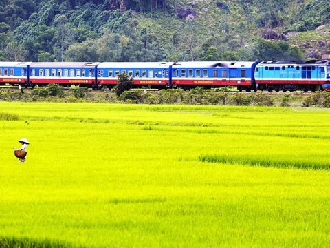 Chuyến tàu dài nhất Việt Nam là "chuyến tàu đẹp nhất hành tinh", du khách nhận xét: Phải đi 1 lần trong đời!