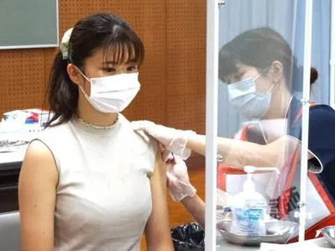 Nữ giới có cần tiêm nhắc lại vắc xin HPV định kỳ hay không?