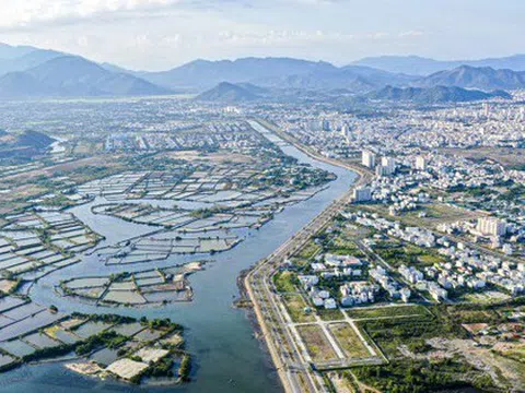 Ông lớn bất động sản vừa đổ về làm dự án hơn 17.000 tỷ tại Nha Trang, lượng người đi xem đất xung quanh dự án tăng đột biến, đất nền có nơi tăng đến 30-35%
