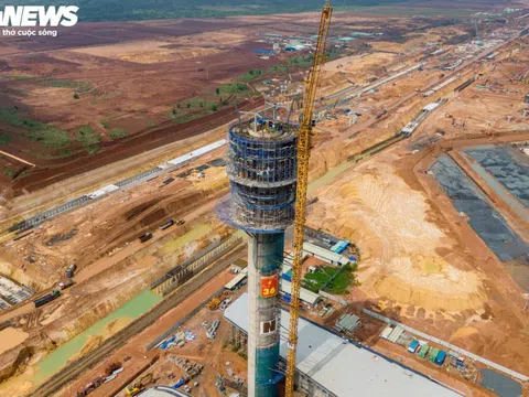 Cận cảnh tháp không lưu cao nhất Việt Nam đang tăng tốc về đích