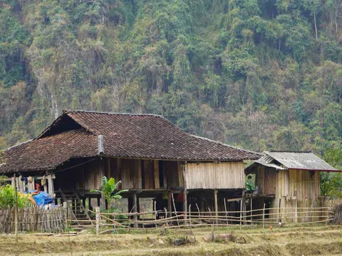 Ngôi làng “bị bỏ quên” ở miền Bắc: Không điện, không đường, nhưng vẫn đón nườm nượp khách ghé thăm