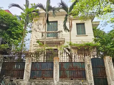 Trưng dụng biệt thự bỏ hoang 12 Nguyễn Chế Nghĩa làm trụ sở UBND phường Cửa Nam?