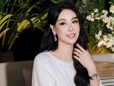 Trả lời ứng xử "Bạn có nghĩ mình là người đẹp nhất nước ta?" quá thông minh, cô gái Việt 16 tuổi thành Hoa hậu: Nay là một bà mẹ dạy con cực khéo
