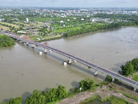Người mua dồn về khu vực Long Hậu (Long An) để đón ''sóng” hạ tầng