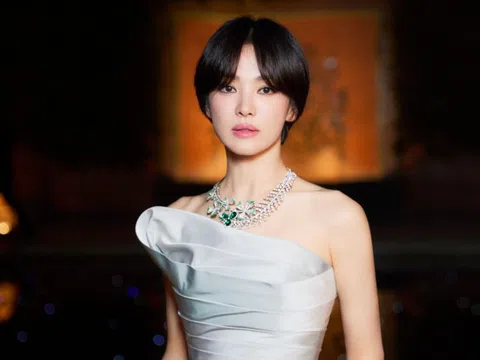 Ngọc nữ đình đám bậc nhất showbiz Hàn: Bị thời gian “bỏ quên”, ngoài 40 tuổi vẫn là tượng đài nhan sắc, diện trang sức hơn 90 tỷ đồng trong sự kiện của Chaumet