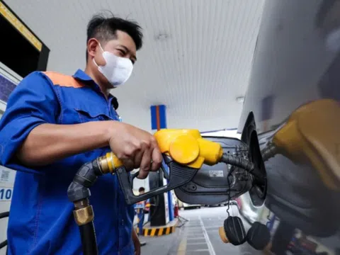 Giá xăng tăng hơn 1.000 đồng/lít