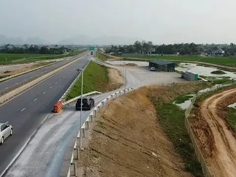Vì sao các trạm dừng nghỉ trên cao tốc Bắc - Nam làm mãi không xong?