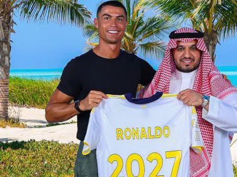 Ronaldo gia hạn hợp đồng với thu nhập "khủng", thêm quyền lực ở Al-Nassr