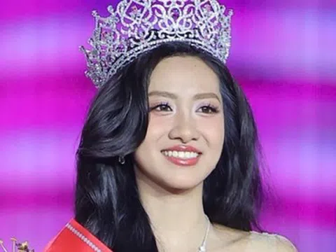 Hà Trúc Linh thành hoa hậu, cả xóm khóc mừng như con cháu mình đi thi
