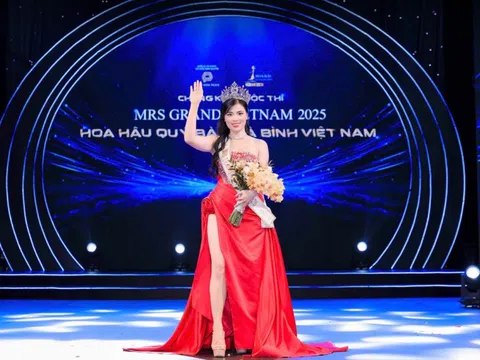 Hoa hậu Mrs Grand Vietnam 2025 vừa đăng quang là Thạc sĩ Đại học Quốc Gia, có chồng là Giáo sư trẻ nhất Việt Nam năm 2022