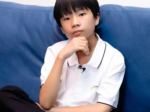 Tổng tài “trùng sinh” là gì mà netizen bình luận liên tục dưới clip của giám đốc 13 tuổi đang gây sốt?