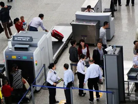 Khách Việt bất ngờ khi bị tịch thu đồ ở ga tàu Trung Quốc, thốt lên: "Tôi không nghĩ đến mức như vậy!"