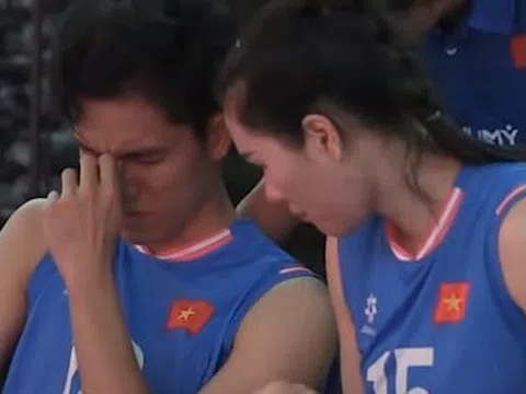 VĐV bóng chuyền nữ Việt Nam bật khóc, nhận tiền thưởng lớn hậu VTV Cup