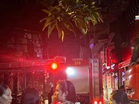 Cháy chung cư ở TP.HCM trong đêm, 8 người tử vong