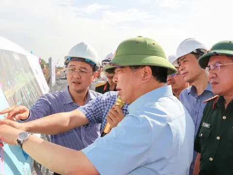 Bộ trưởng Xây dựng 'thúc' hai cao tốc qua Cần Thơ về đích đúng hạn