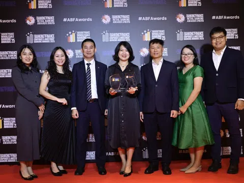 Vietcombank tiếp tục được vinh danh và nhận cú đúp giải thưởng quản trị rủi ro từ Asian Banking and Finance