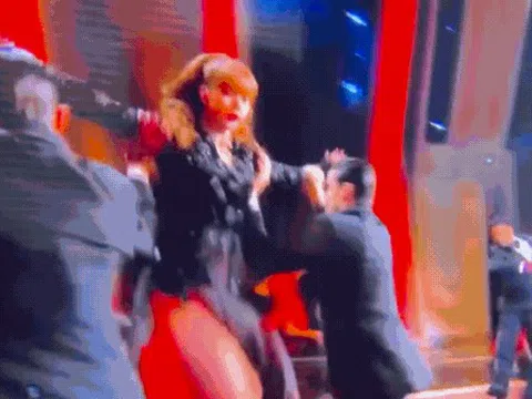 Lisa (BLACKPINK) hứng chỉ trích khi được đề cử Emmy