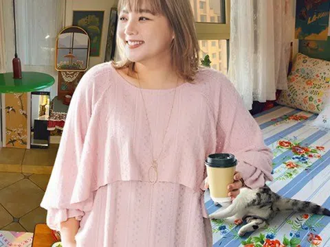 Ban công nhỏ, giường đơn và vài chậu cây: Góc thư giãn đơn giản nhưng khiến hàng nghìn người "thả tim"