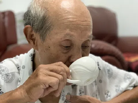 Nam nghệ sĩ nổi tiếng U90, nhà đường Giải Phóng: Chữa bệnh miễn phí, đọc sách, tụng kinh mỗi ngày