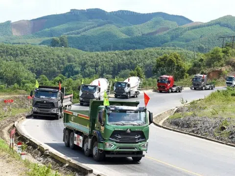 Công ty buôn xe ô tô báo lãi quý 2/2025 tăng 375%, cổ phiếu kịch trần