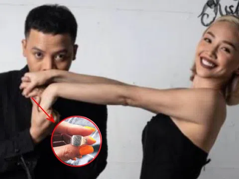 Chiếc nhẫn cầu hôn không kim cương và đầy vết xước của Tóc Tiên