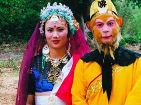 'Tôn Ngộ Không' Lục Tiểu Linh Đồng và mối tình cấm đoán với thư ký phim trường