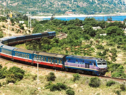 Chuyến tàu chạy gần 500km, đi chỉ mất 1 đêm: Tàu đóng mới hoàn toàn, tiêu chuẩn như máy bay