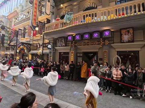 Khách Việt bất ngờ với cảnh tượng khi du lịch Trung Quốc, nhận xét: "Tôi nghĩ chỉ có trên phim"