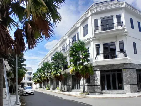 Cận cảnh 42 căn nhà liền kề xây không phép, chủ đầu tư 'biến mất'