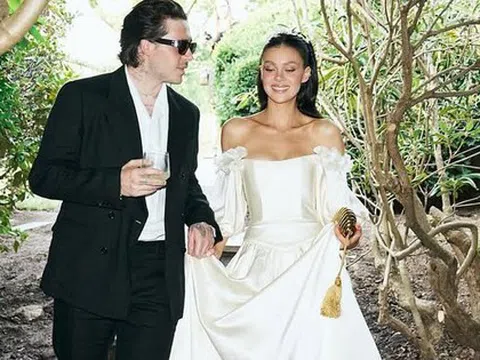 Brooklyn Beckham và vợ ái nữ nhà tỷ phú bị chê "phô trương", làm tổn thương sâu sắc bố mẹ đẻ