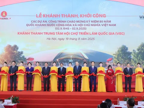 4 tỷ phú đô la Nguyễn Thị Phương Thảo, Phạm Nhật Vượng, Trần Đình Long, Hồ Hùng Anh cùng ''phất cờ'' khởi động các "quả đấm thép" dọc miền đất nước