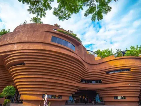Sức hút khó cưỡng từ làng nghề 700 tuổi ở Hà Nội, giới trẻ đua nhau "check-in", khách Tây mê tít