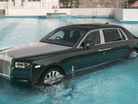 Cận cảnh nhúng nước siêu xe Rolls-Royce giá 50 tỷ đồng