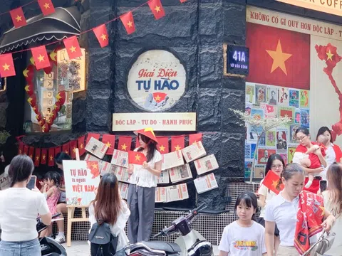 Quán cà phê Hà Nội bán chỗ ngồi từ 250 -1 triệu đồng xem diễu binh, ngày 2/9 đã hết chỗ