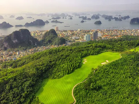 1 sân golf ở Việt Nam có vị trí nhìn thẳng ra vịnh biển, cách trung tâm hơn 10 phút di chuyển, được tạp chí Mỹ khẳng định: Đẹp top 3 thế giới