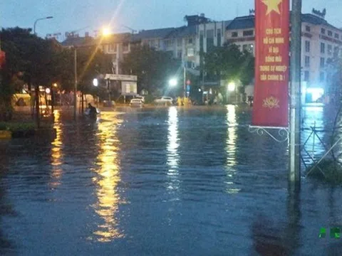 "Làng" biệt thự triệu đô Hà Nội ngập trong "biển nước"