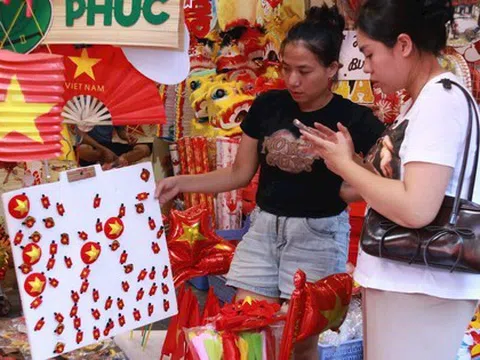 Không phải áo phông yêu nước, món phụ kiện này đang "cháy hàng" trên sàn TMĐT với doanh thu hơn 1,8 tỷ đồng dịp 2/9