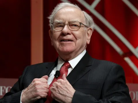 Warren Buffett tiết lộ: có 3 thứ người nghèo luôn hào phóng chi, người giàu lại “keo kiệt” không đụng tới