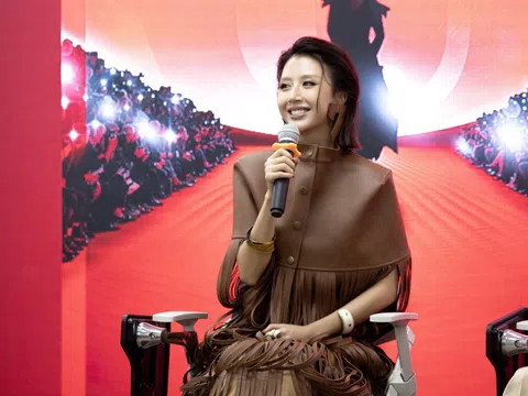 Hậu “Em Xinh Say Hi”, Quỳnh Anh Shyn tái xuất với vai trò mới tại sân chơi kết hợp thời trang và công nghệ, hứa hẹn gây sốt