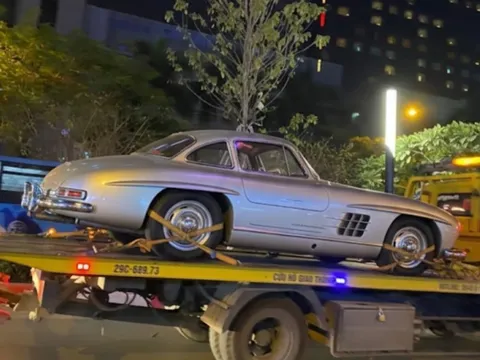 Mercedes-Benz 300 SL triệu đô bất ngờ xuất hiện tại Việt Nam, CĐM lập tức gọi tên một người xứng đáng làm chủ nhân siêu phẩm