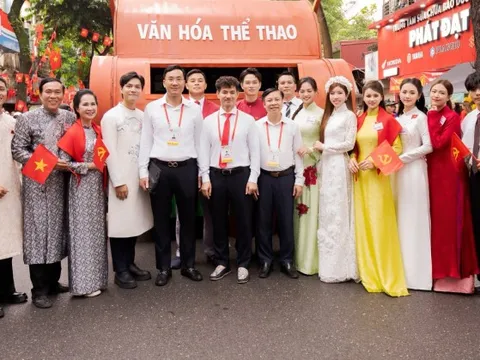 Khối nghệ sĩ bị nhắc nhở ở diễu hành, Cục trưởng Xuân Bắc xử lý nhanh bằng 1 hành động!