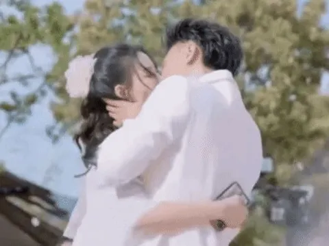 Đám cưới của "anh sếp showbiz" và nàng thơ gen Z: Con đầu lòng liệu có lộ diện, khách mời toàn sao hạng A?