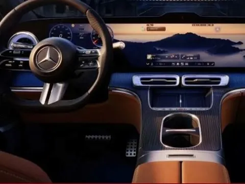 Mercedes 'chơi lớn' với màn hình Hyperscreen tràn viền phủ kín mặt taplo