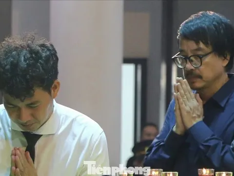 NSND Xuân Bắc, diễn viên Vân Dung viếng NSND Phạm Thị Thành