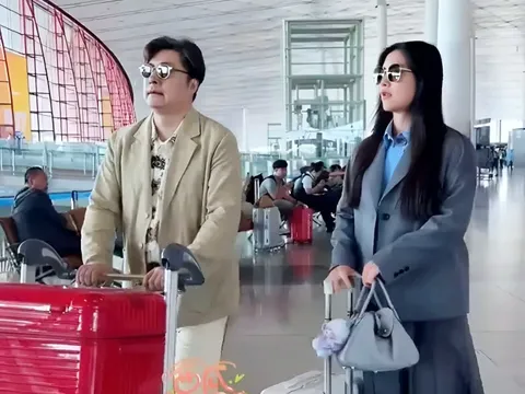 Con gái MC giàu nhất showbiz có Rolls-Royce riêng khi mới 15 tuổi: Ra sân bay cũng xách túi Hermes hơn 200 triệu đồng, nhìn sang mẹ còn choáng hơn
